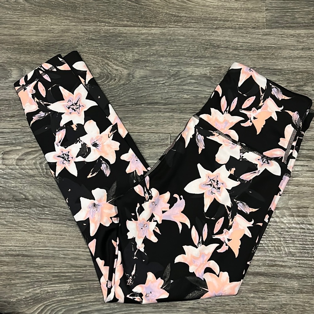 VS Incredible Essential Legging